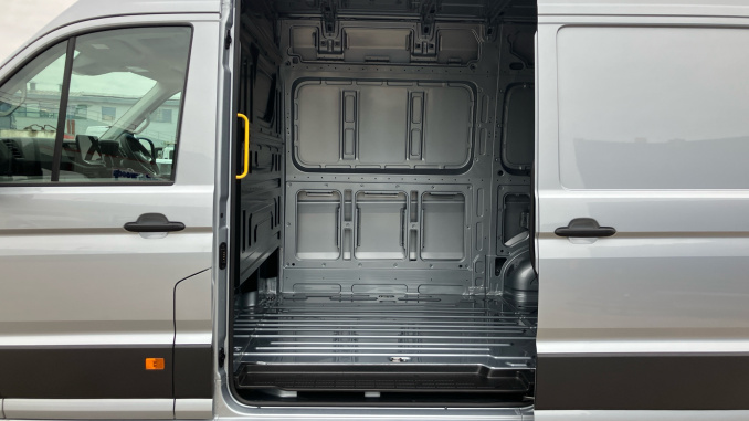 Volkswagen Crafter Cr35 Mwb Diesel Fwd 2.0 TDI 140PS Commerce Business High Roof Van - Image 28